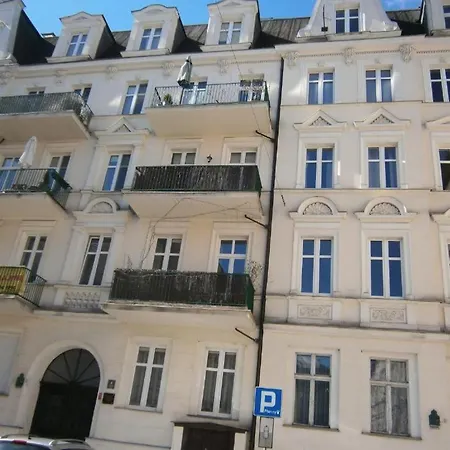 Art Apartment *